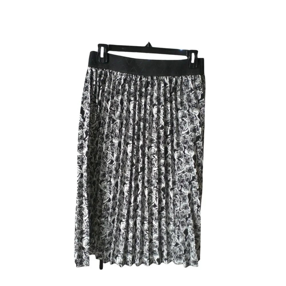 NWT LuLaRoe Black White Roses Jill Accordion Skirt SMALL